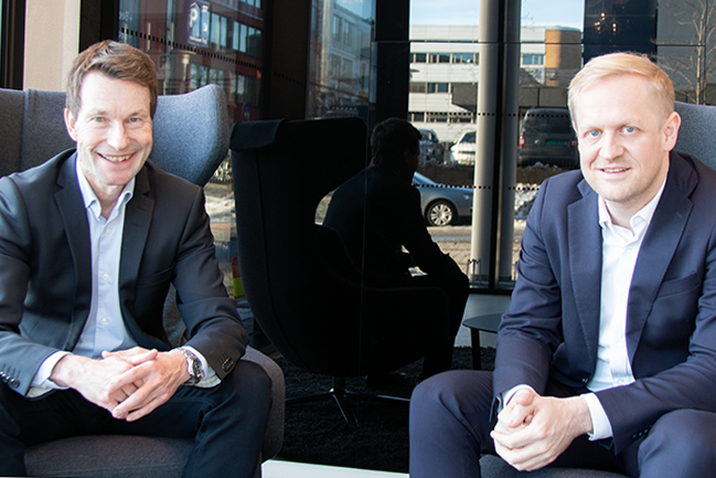To menn som har inngått et akademisk samarbeid