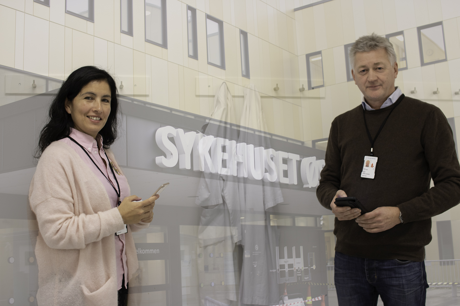 Helsepersonell ved Sykehuset Østfold bruker mobilapp for tryggere og mer effektiv blodprøvetaking og pasientsikkerhet.
