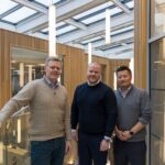 Fra venstre: Knut Steinar Engene, Metier – Petter Haugen, direktør Eiendom i SpareBank 1 Forsikring – Espen Grubbmo, Metier.
