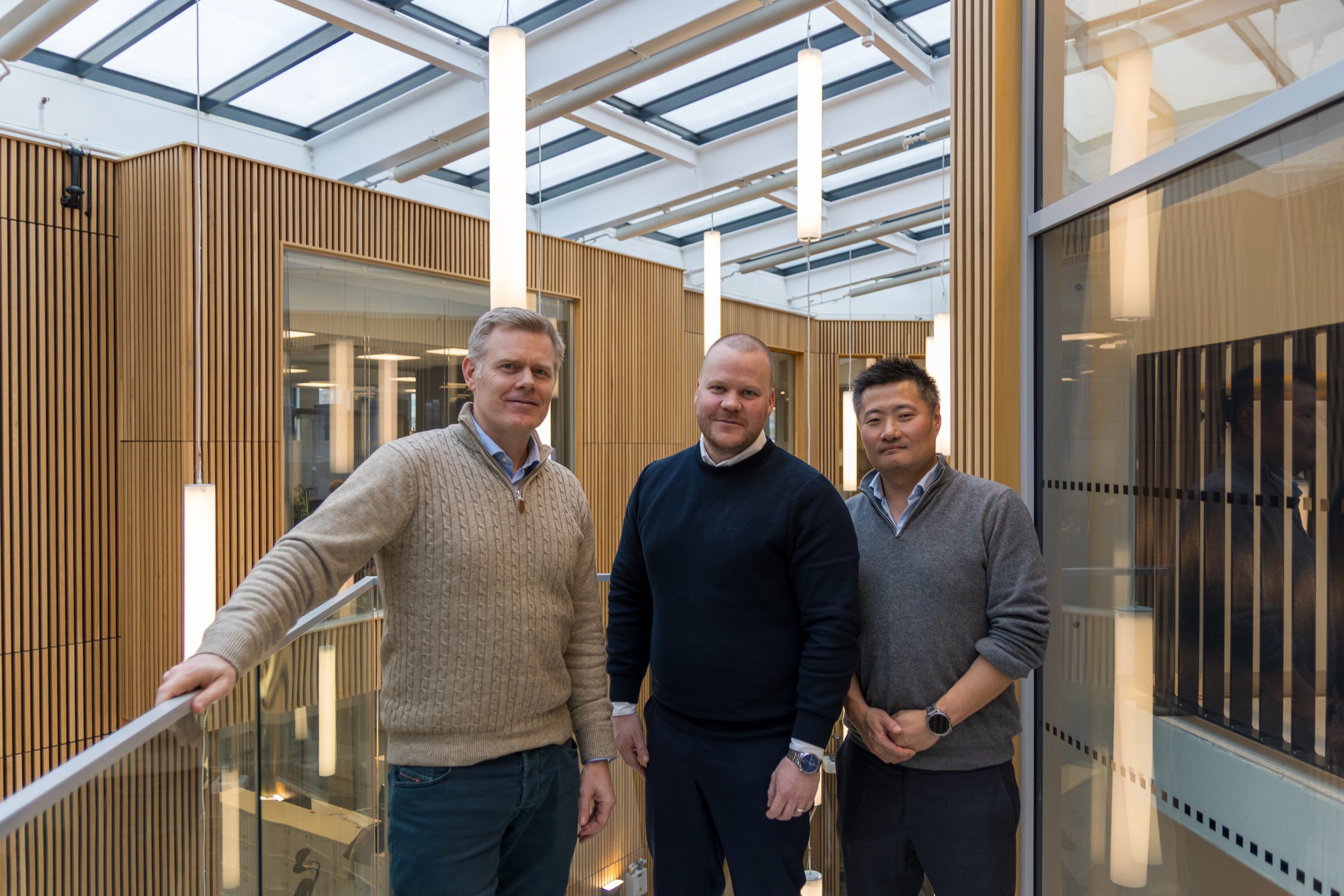 Fra venstre: Knut Steinar Engene, Metier – Petter Haugen, direktør Eiendom i SpareBank 1 Forsikring – Espen Grubbmo, Metier.